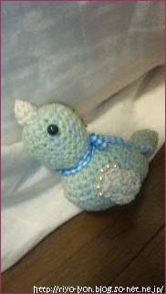 誕生日に、友達のゆきぴんがくれた、小鳥の編みぐるみ♪　可愛いね♡